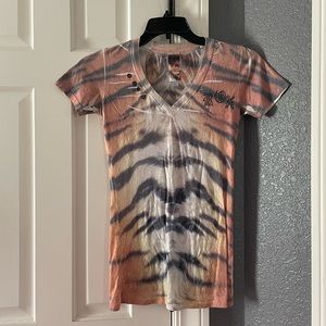 Size small tiger printed rocker t shirt from the Buckle